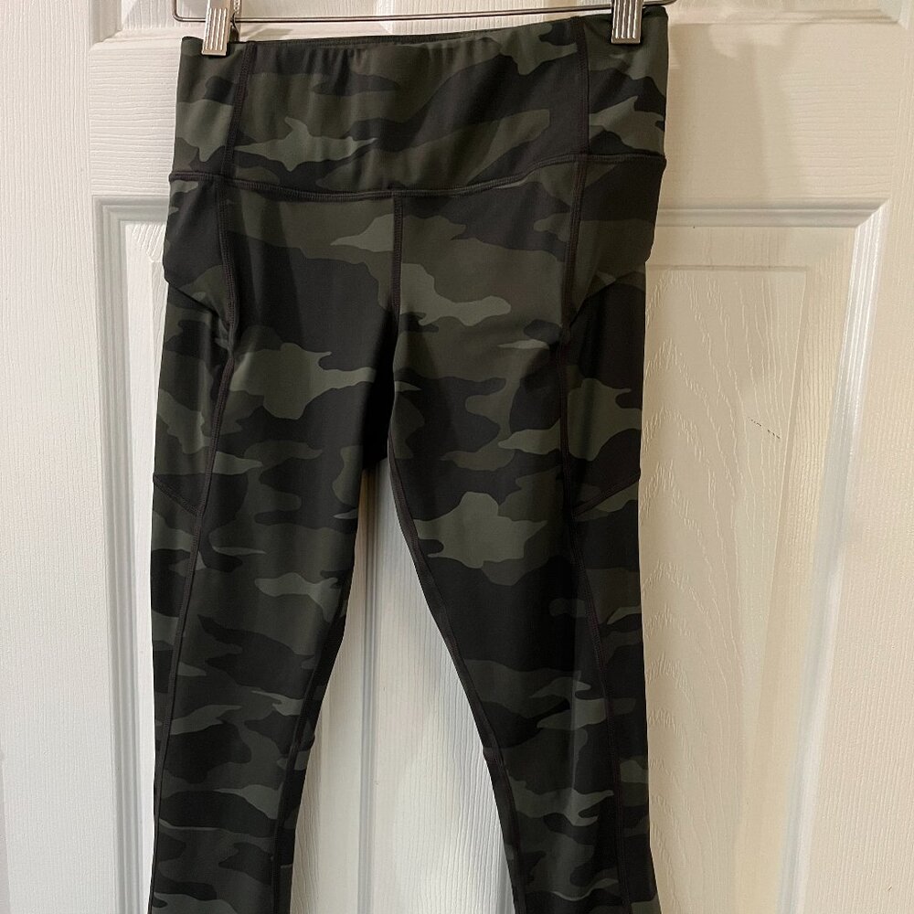 ATHLETA Women's Essex Camo Hybrid Tights Zipper Pockets Size XS EUC